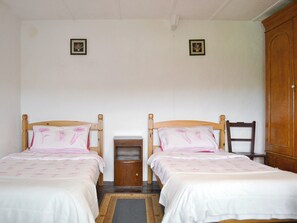 3 bedrooms, free WiFi, bed sheets