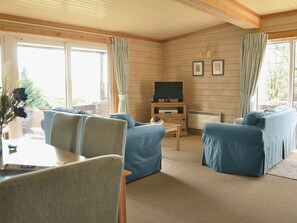 TV - 2 bedroom accommodation in Woolsery, Bideford (Woolsery, Bideford)