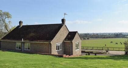 3 Schlafzimmer Unterkunft in near Chipping Warden