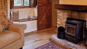 TV, fireplace - 2 bedroom accommodation in Bussage, near Cirencester (Bussage, near Cirencester)