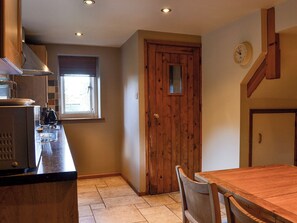 Dishwasher, freezer - 2 bedroom accommodation in Bussage, near Cirencester (Bussage, near Cirencester)