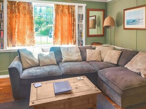 Living area - 3 bedroom accommodation in Llanddona, near Beaumaris (Llanddona, near Beaumaris)
