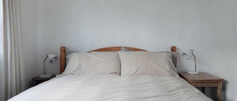 4 bedrooms, free WiFi, bed sheets