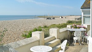 Outdoor dining - 4 bedroom accommodation in Pagham, near Chichester (Pagham, near Chichester)