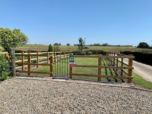 Property grounds - 2 bedroom accommodation in Wistow, near Selby (Wistow, near Selby)