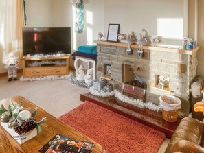 Living area - 2 bedroom accommodation in Wistow, near Selby (Wistow, near Selby)