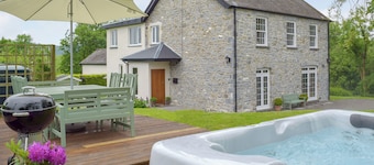 4 bedroom accommodation in Llanmill, near Narberth