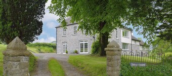 4 bedroom accommodation in Llanmill, near Narberth