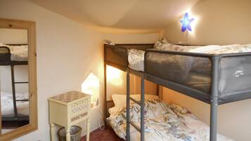 3 bedrooms, free WiFi, bed sheets