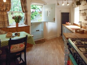Dishwasher, highchair - 3 bedroom accommodation in Hebden Bridge Birkenhead Cottage (Hebden Bridge Birkenhead Cottage)
