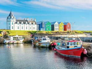 A harbor with colorful houses and boats. - 1 bedroom accommodation in Castletown, near Thurso (Castletown, near Thurso)