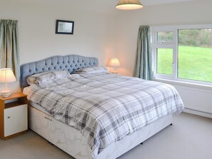 4 bedrooms, free WiFi, bed sheets - 4 bedroom accommodation in Edmonton, near Wadebridge (Edmonton, near Wadebridge)