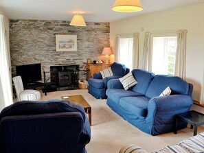 Fireplace - 4 bedroom accommodation in Edmonton, near Wadebridge (Edmonton, near Wadebridge)