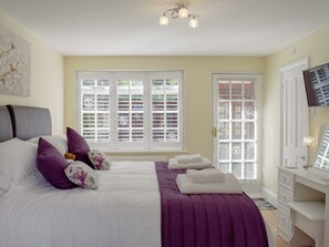 3 bedrooms, free WiFi, bed sheets