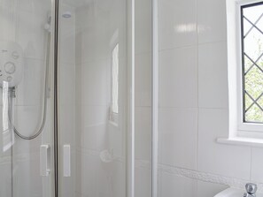 Bathroom - 2 bedroom accommodation in Charmouth (Charmouth)