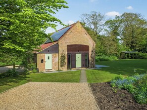 Exterior - 2 bedroom accommodation in Scottow, near Coltishall (Scottow, near Coltishall)