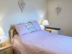 2 bedrooms, free WiFi, bed sheets - 2 bedroom accommodation in Caldbeck, near Keswick (Caldbeck, near Keswick)