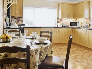 Dining - 3 bedroom accommodation in Rhiw, near Pwllheli (Rhiw, near Pwllheli)