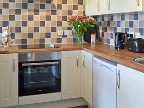 Cookware/dishes/utensils