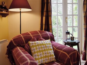 Living area - 4 bedroom accommodation in Ford, near Bideford (Ford, near Bideford)