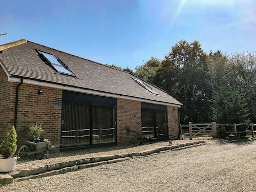 3 bedroom accommodation in Farnham