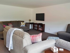 Living area - 3 bedroom accommodation in Farnham (Farnham)