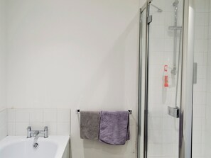 Towels - 3 bedroom accommodation in Farnham (Farnham)