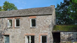 A stone building with three visible windows and a door. - 2 bedroom accommodation in St Kew, near Port Isaac (St Kew, near Port Isaac)