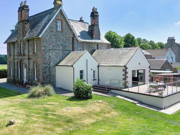 Outdoor dining - 7 bedroom accommodation in Castle Douglas (Castle Douglas)