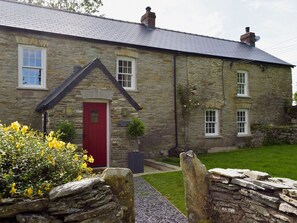 Exterior - 6 bedroom accommodation in Eglwyswrw, near Cardigan (Eglwyswrw, near Cardigan)