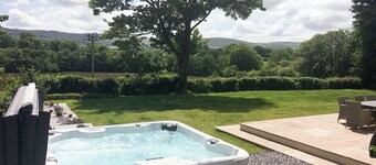 Alojamiento de 6 habitaciones en Eglwyswrw, near Cardigan