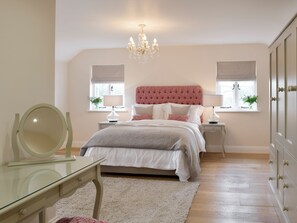 6 bedrooms, free WiFi, bed sheets