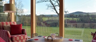 6 chambres à coucher à Eglwyswrw, near Cardigan