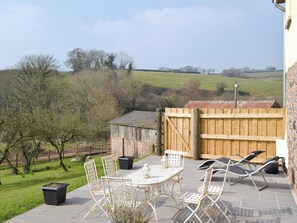 Outdoor dining - 3 bedroom accommodation in Lurley, near Tiverton (Lurley, near Tiverton)