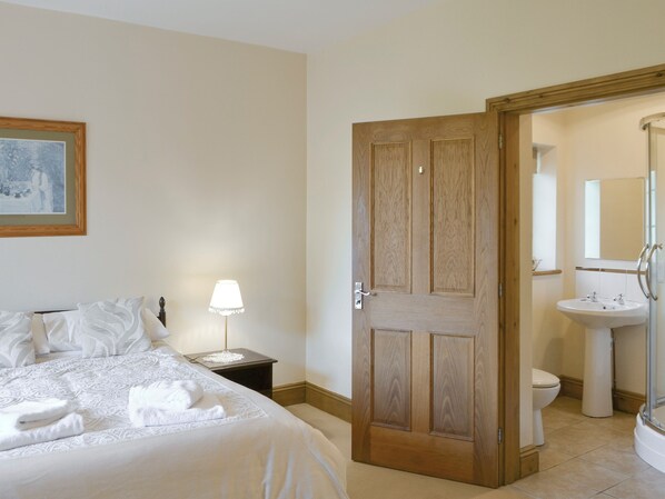 3 bedrooms, free WiFi, bed sheets