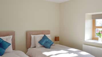 3 bedrooms, free WiFi, bed sheets