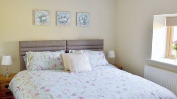 3 bedrooms, free WiFi, bed sheets