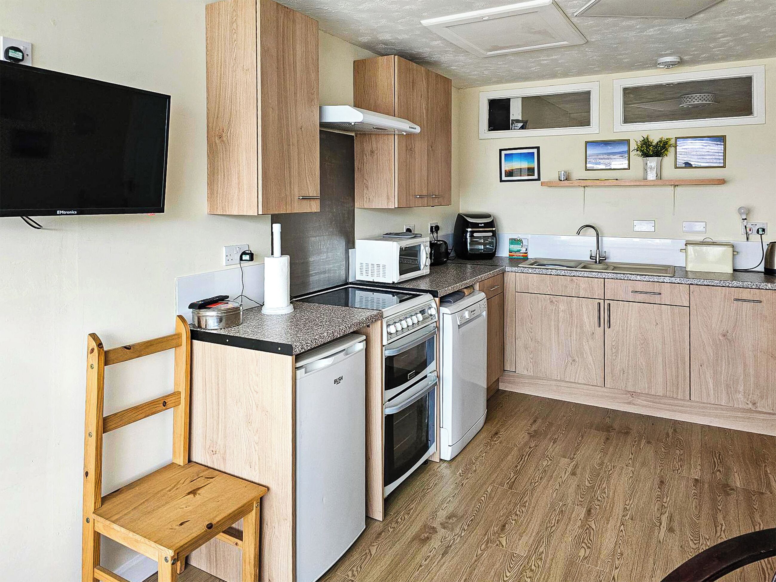 Dishwasher, cookware/dishes/utensils