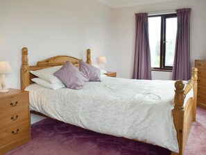 3 bedrooms, bed sheets