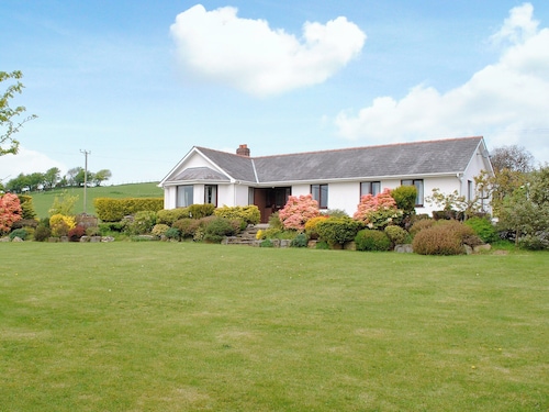 3 bedroom accommodation in Bwlchyfadfa, Talgarreg