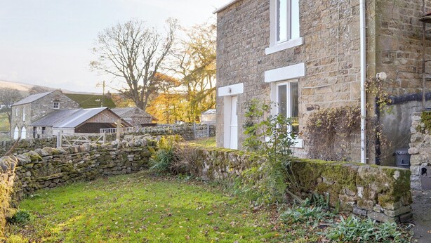 A stone building with a stone wall and a grassy yard. - 2 bedroom accommodation in St John&rsquo;s Chapel, near Stanhope (St John&rsquo;s Chapel, near Stanhope)