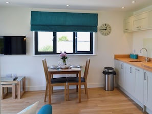 Dining - 1 bedroom accommodation in Port Isaac, near Wadebridge (Port Isaac, near Wadebridge)
