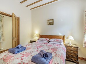 3 bedrooms, bed sheets - Grisedale Stables Cottage (Threshfield, near Grassington)