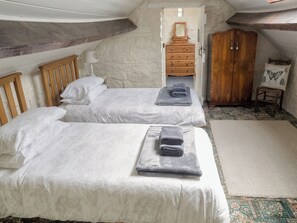 3 quartos, Wi-Fi de cortesia, roupa de cama
