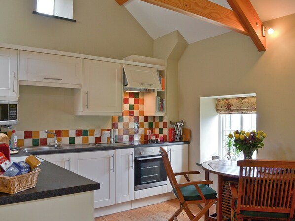 Chaise haute, congélateur