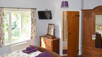 4 bedrooms, free WiFi, bed sheets