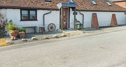 2 Schlafzimmer Unterkunft in East Burton, near Wool