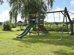 Children's area - Red Squirrel Lodge - UKC677 (Wootton, near Ryde)