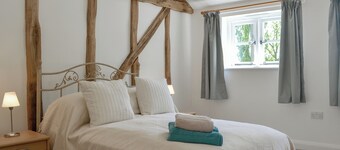 4 bedroom accommodation in Ashperton, near Ledbury