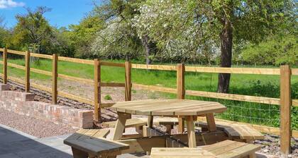 4 bedroom accommodation in Ashperton, near Ledbury